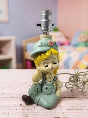1978 vintage Sears & Roebuck table lamp features a yawning child girl in overall